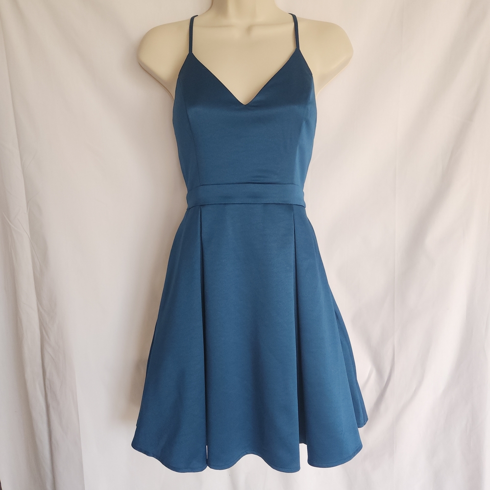 Lulu’s Blue Fit & Flare Mini Dress Medium Spaghetti Strap V-Neck Pockets Skater